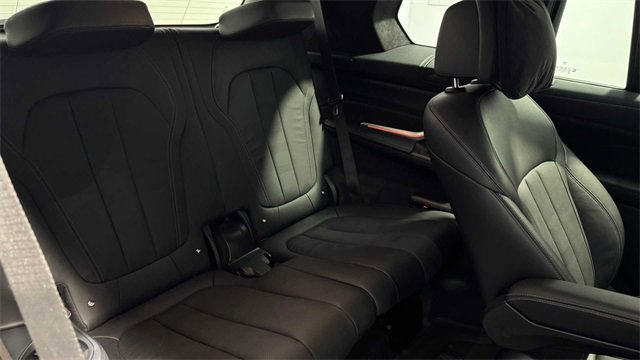 Used 2020 BMW X7 M50i w/ Executive Package image 17