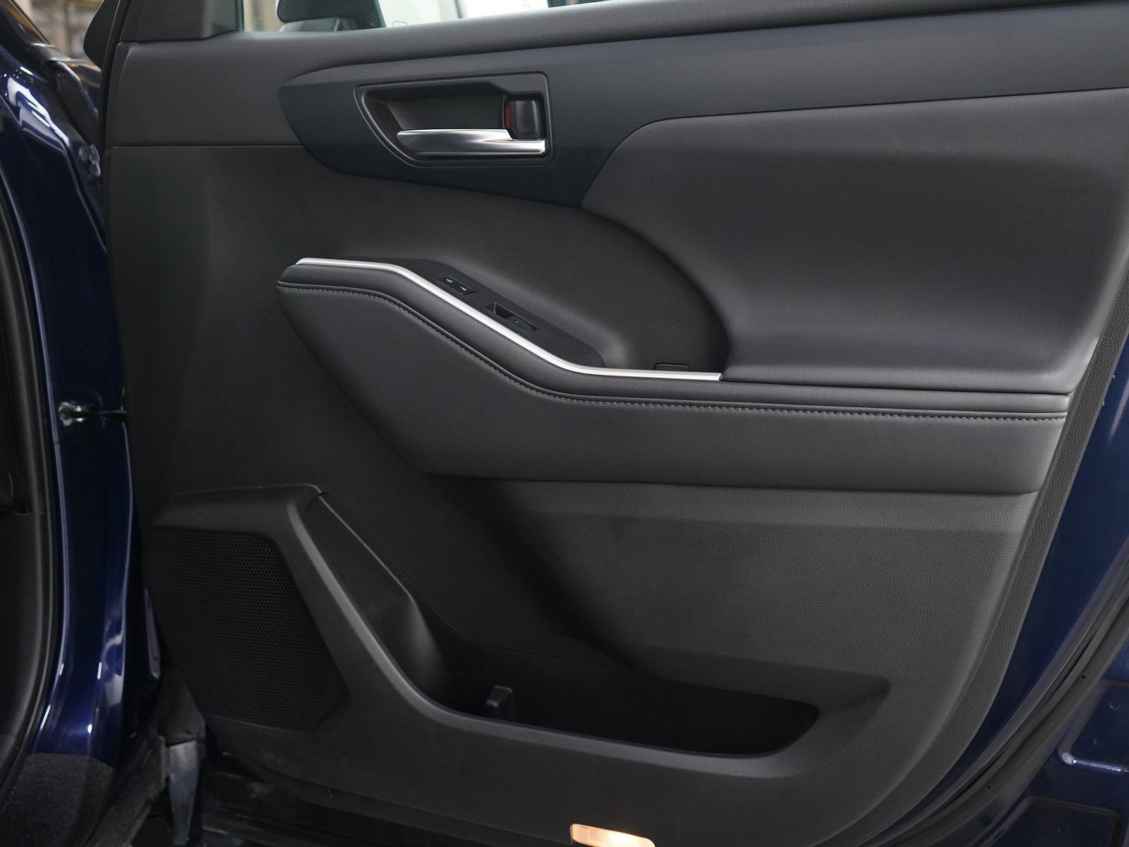 Used 2022 Toyota Highlander XLE image 11