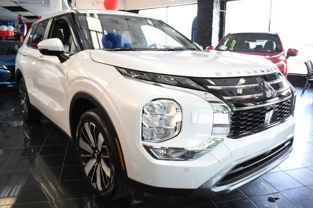 New 2026 Mitsubishi Outlander SE FWD image 3