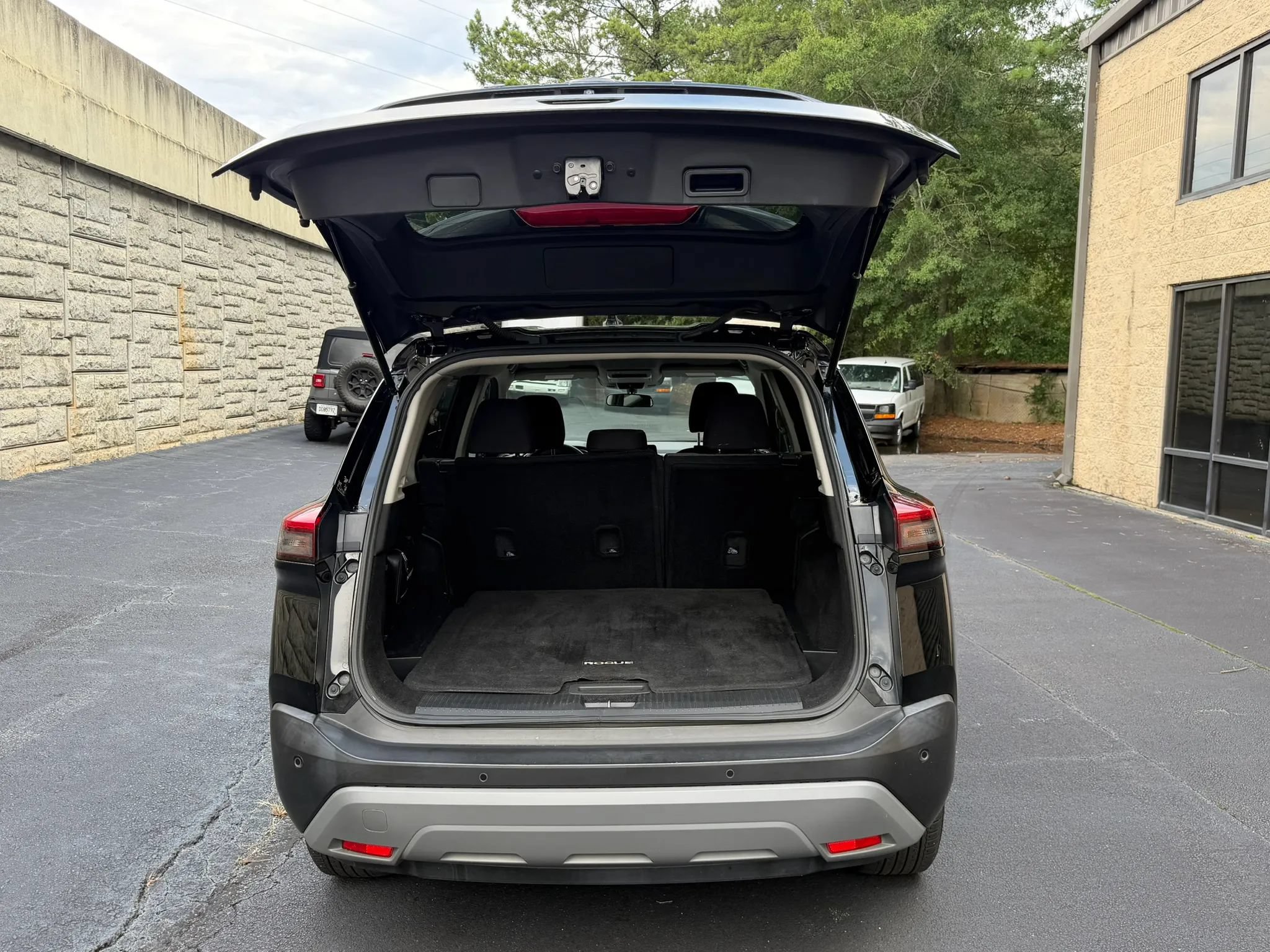 Used 2022 Nissan Rogue SV FWD image 33