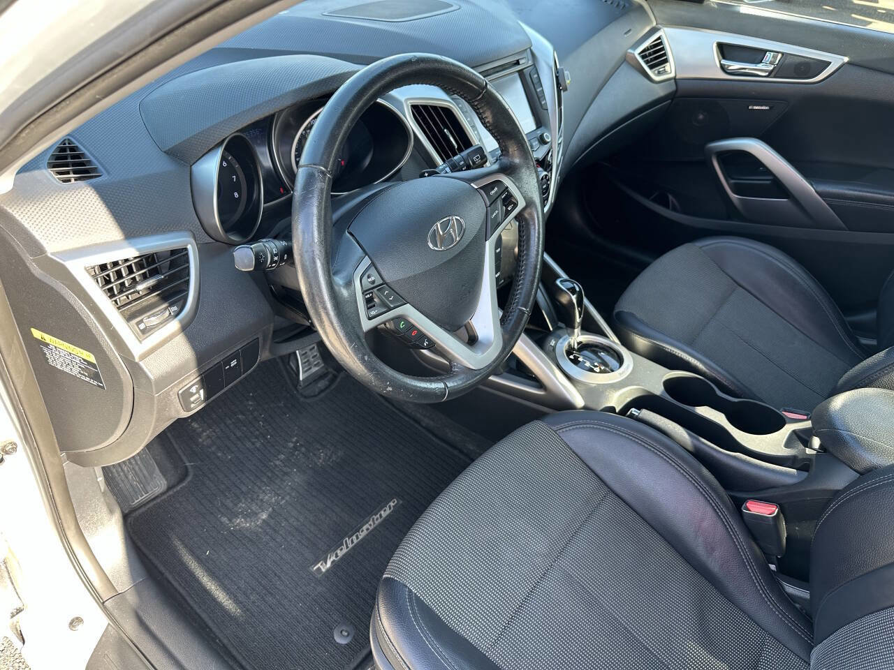 Used 2013 Hyundai Veloster w/ Style Pkg image 17