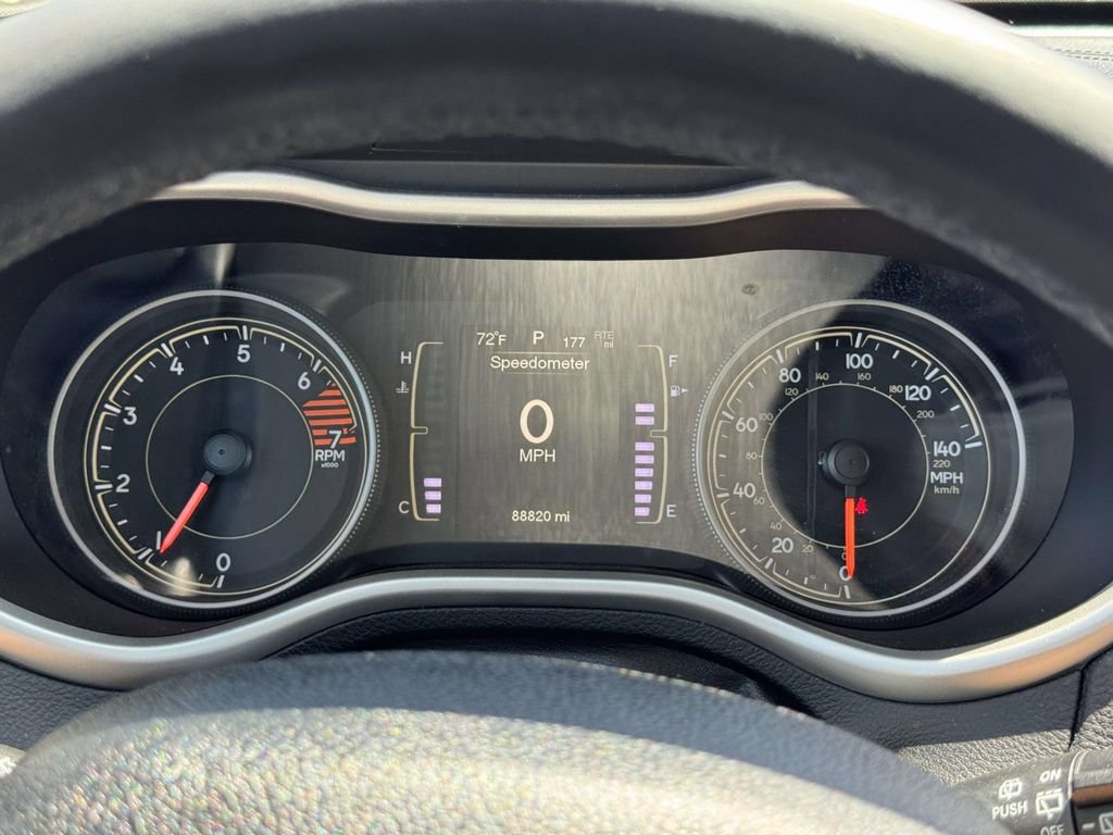 Used 2016 Jeep Cherokee Latitude AWD/4WD image 22