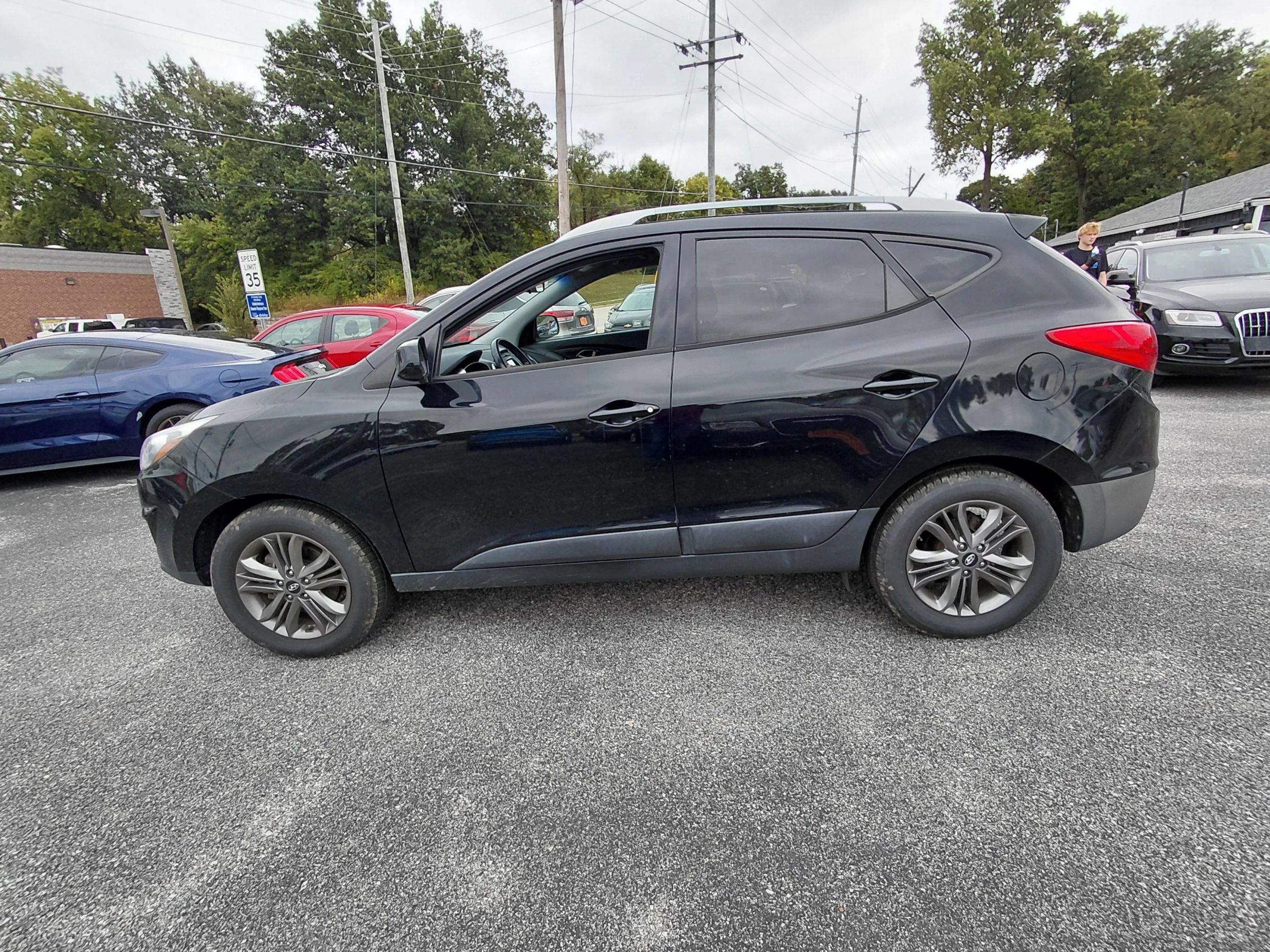 Used 2015 Hyundai Tucson SE FWD image 2