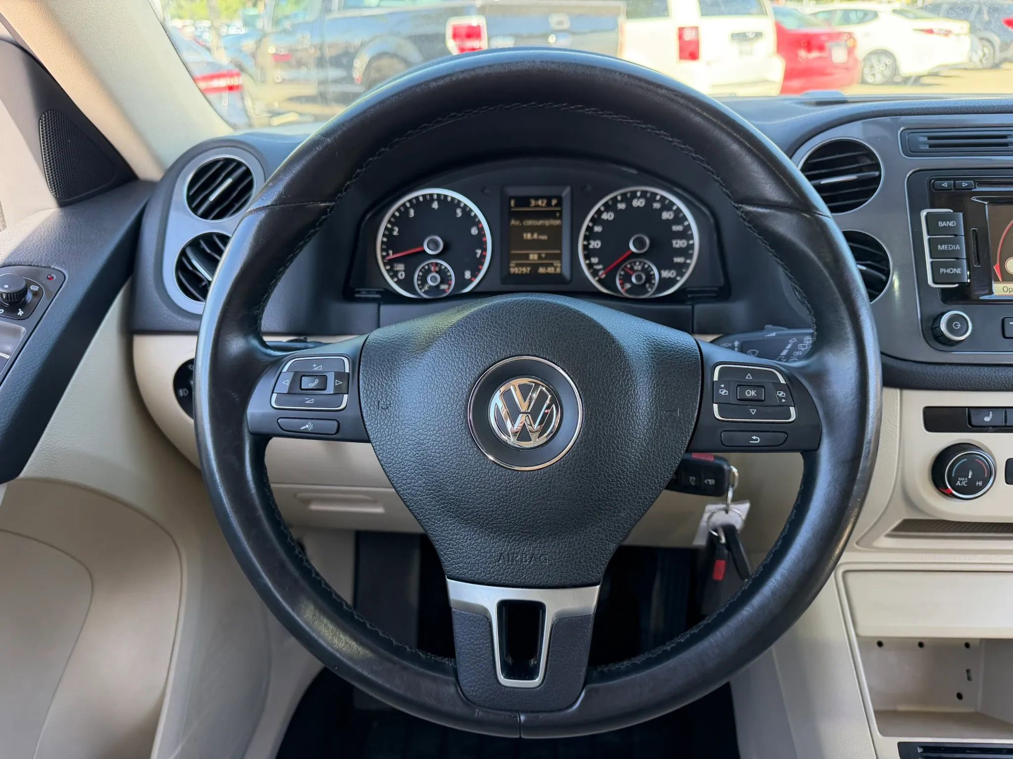Used 2013 Volkswagen Tiguan SE FWD image 11