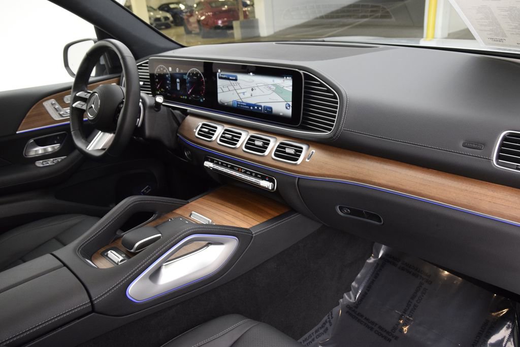 Used 2025 Mercedes-Benz GLS 450 4MATIC image 15