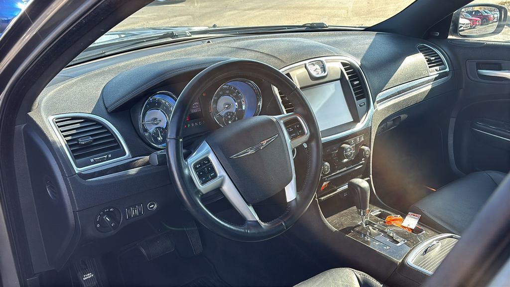 Used 2011 Chrysler 300 Limited image 23