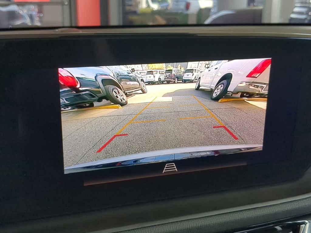 Used 2025 Buick Envista Sport Touring w/ Convenience I Package FWD image 17