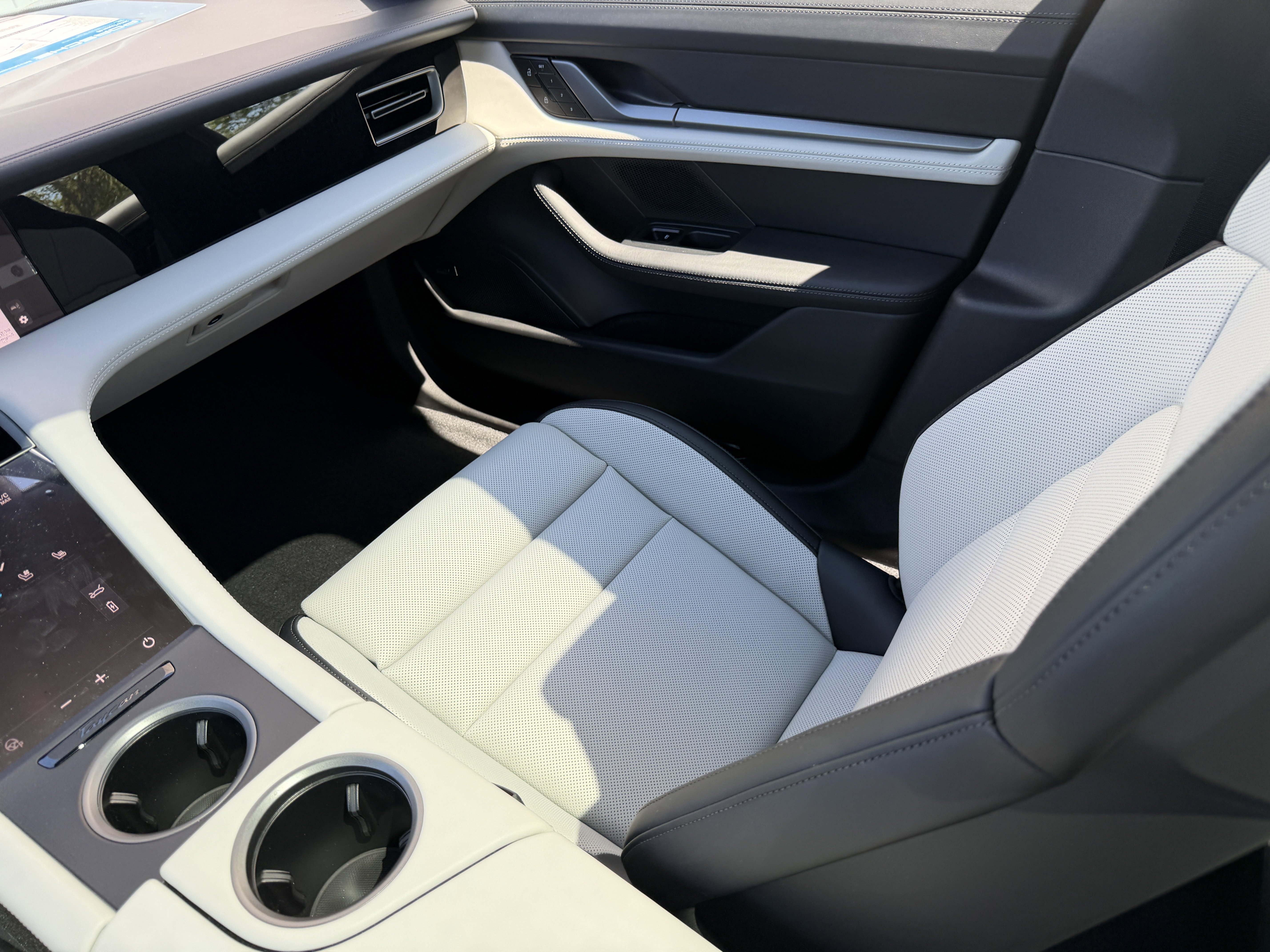 New 2026 Porsche Taycan 4S AWD/4WD image 17