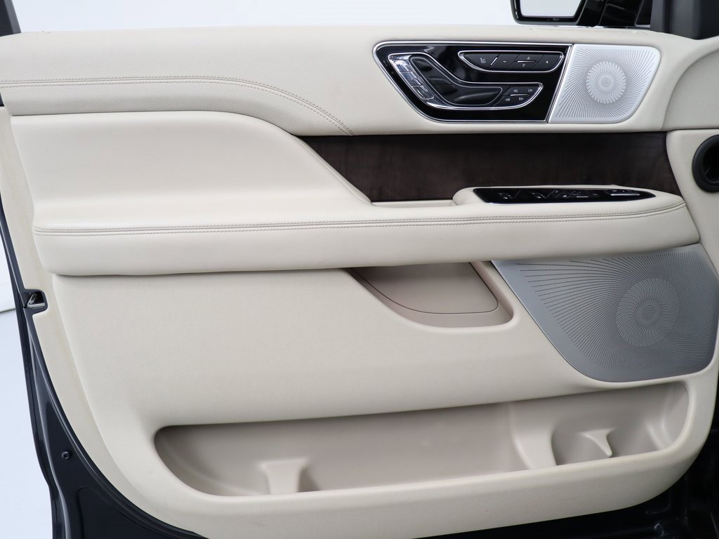 Used 2021 Lincoln Navigator Reserve w/ Luxury Package image 37