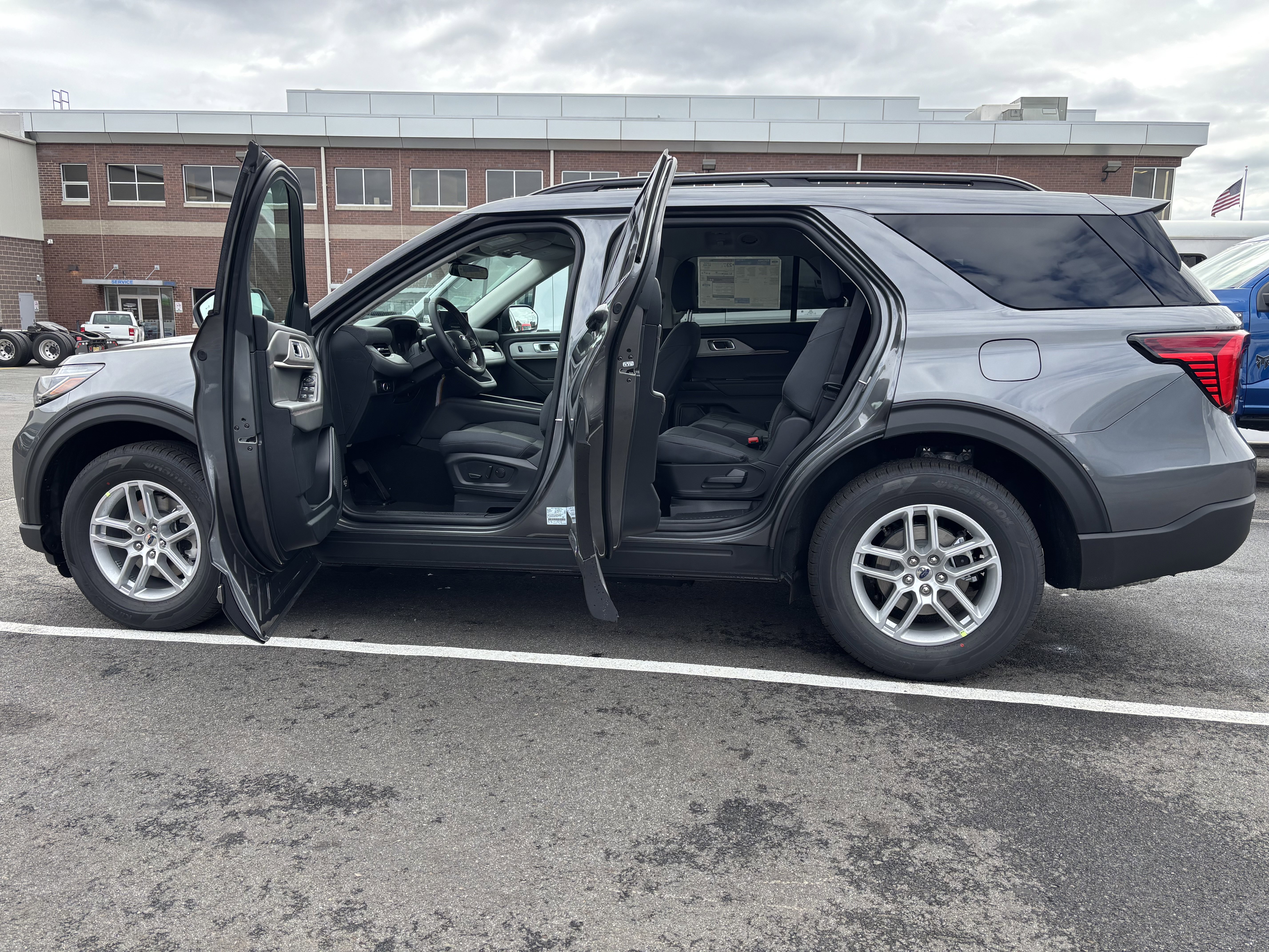 New 2025 Ford Explorer Active image 5