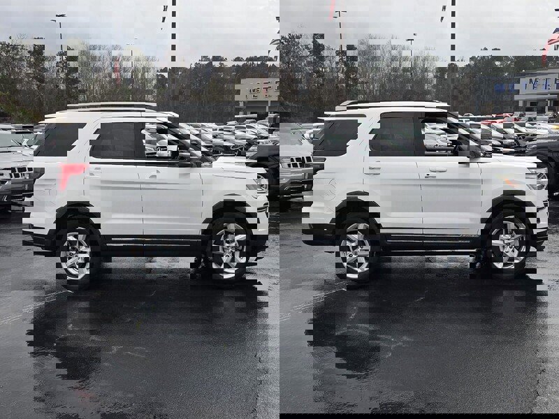 Used 2018 Ford Explorer XLT image 13