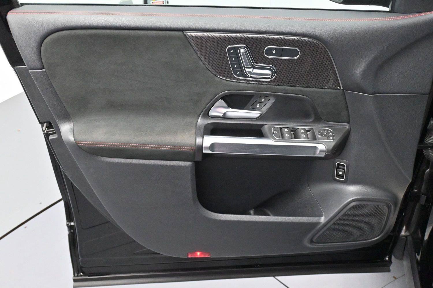 Used 2024 Mercedes-Benz GLB 250 image 11