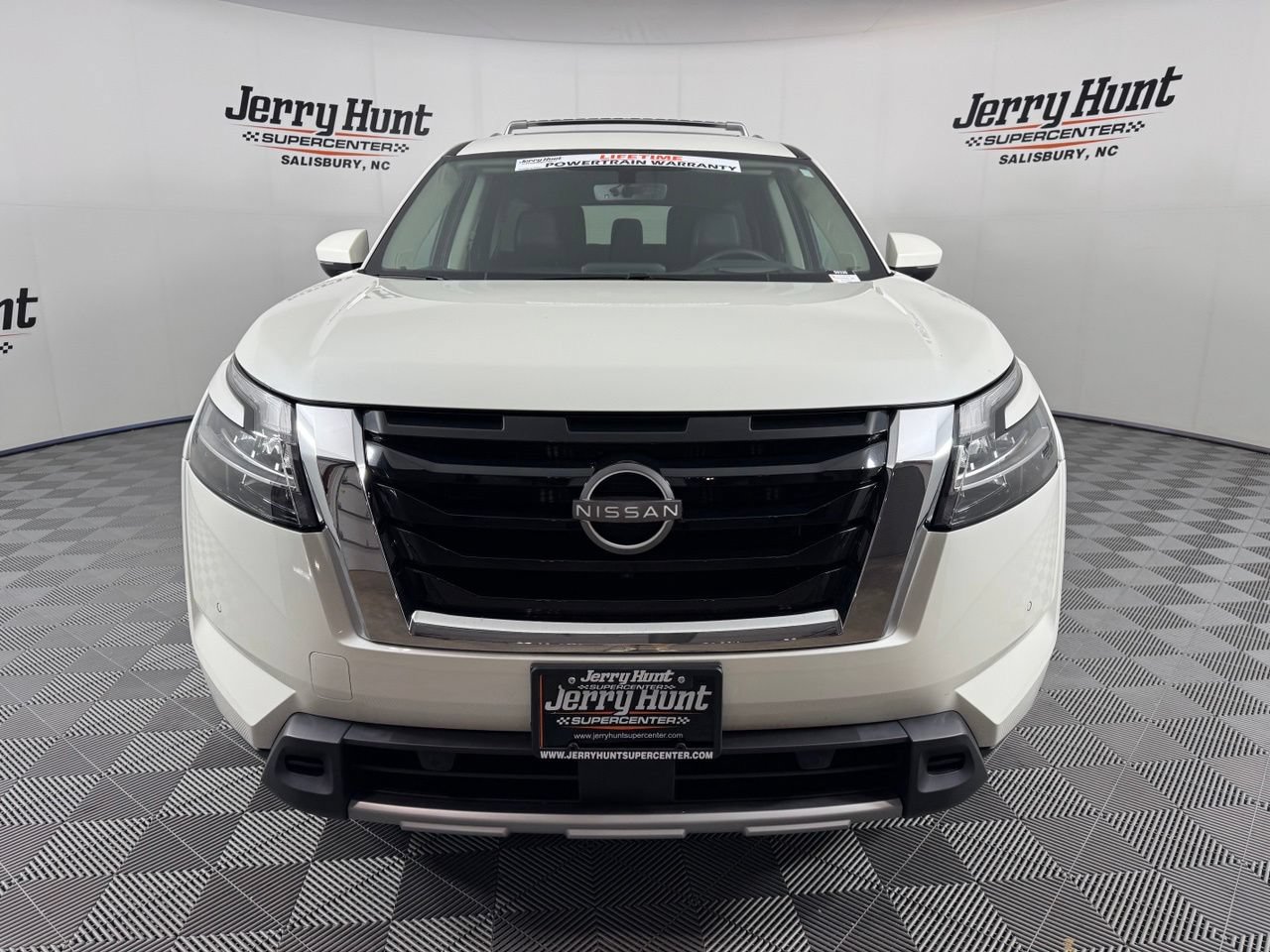 Used 2023 Nissan Pathfinder Platinum AWD/4WD image 4