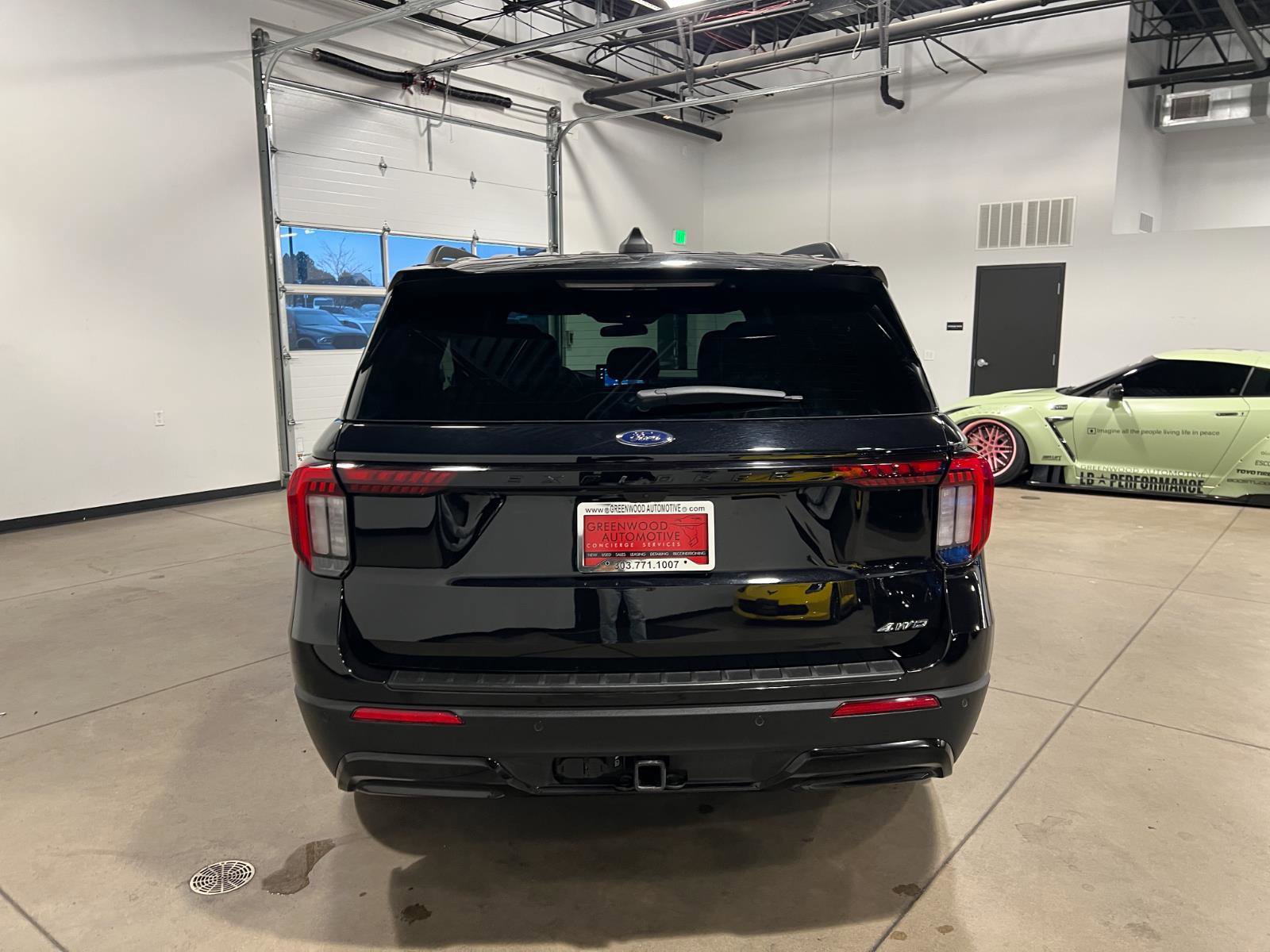 Used 2025 Ford Explorer ST-Line w/ ST-Line Street Pack AWD/4WD image 4