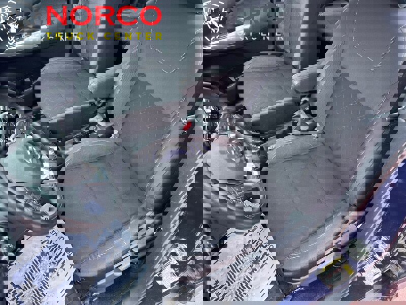 Used 2019 Nissan Kicks SV image 18