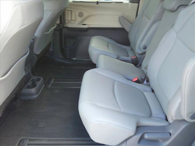 Used 2021 Toyota Sienna XLE FWD image 18