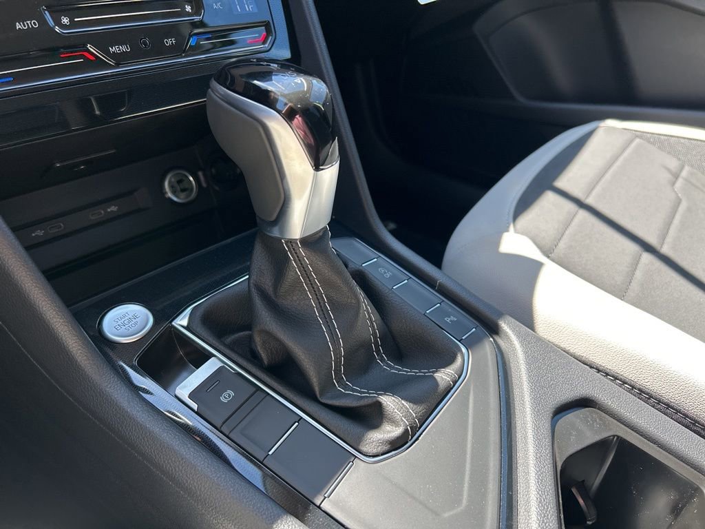 Used 2025 Volkswagen Taos SE image 31