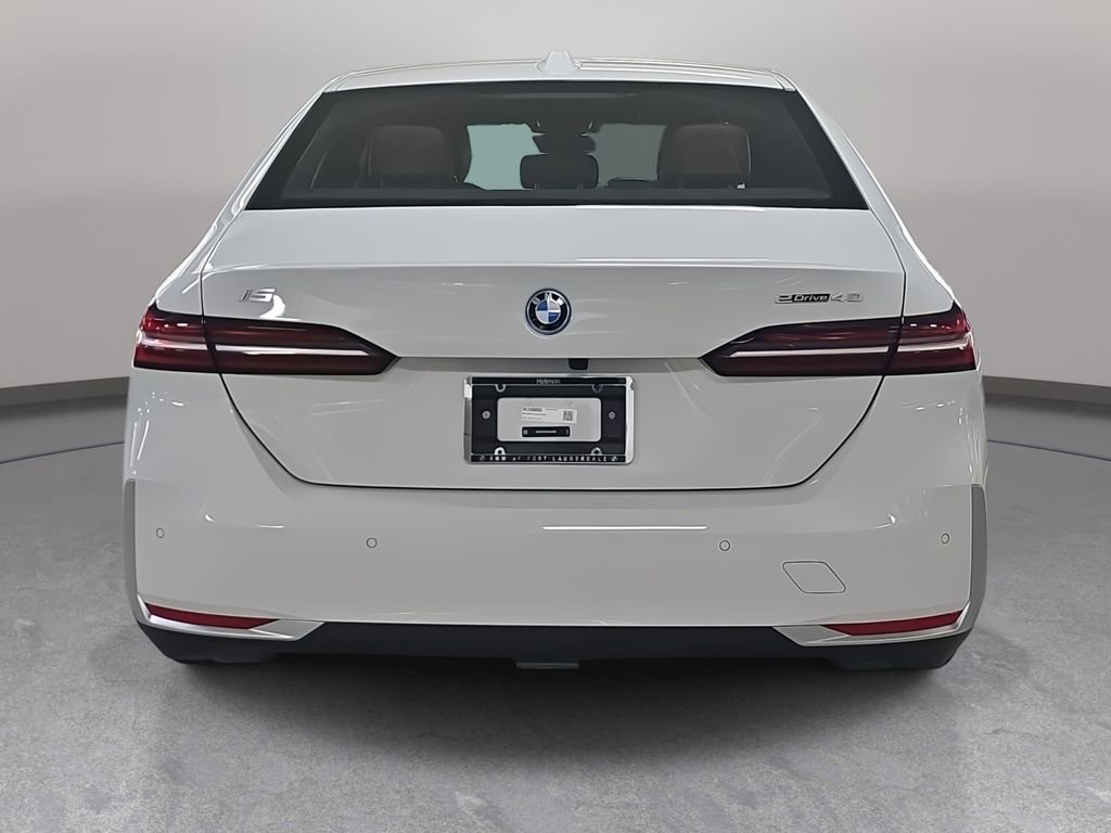 Used 2025 BMW i5 eDrive40i w/ Premium Package image 8