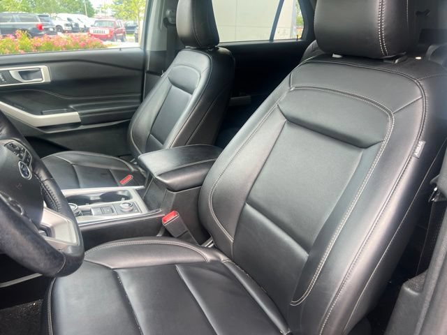 Used 2023 Ford Explorer XLT w/ Equipment Group 202A AWD/4WD image 16
