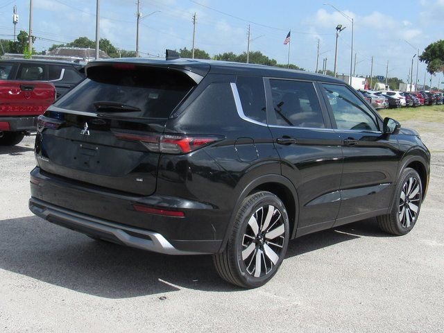 New 2025 Mitsubishi Outlander SE image 3