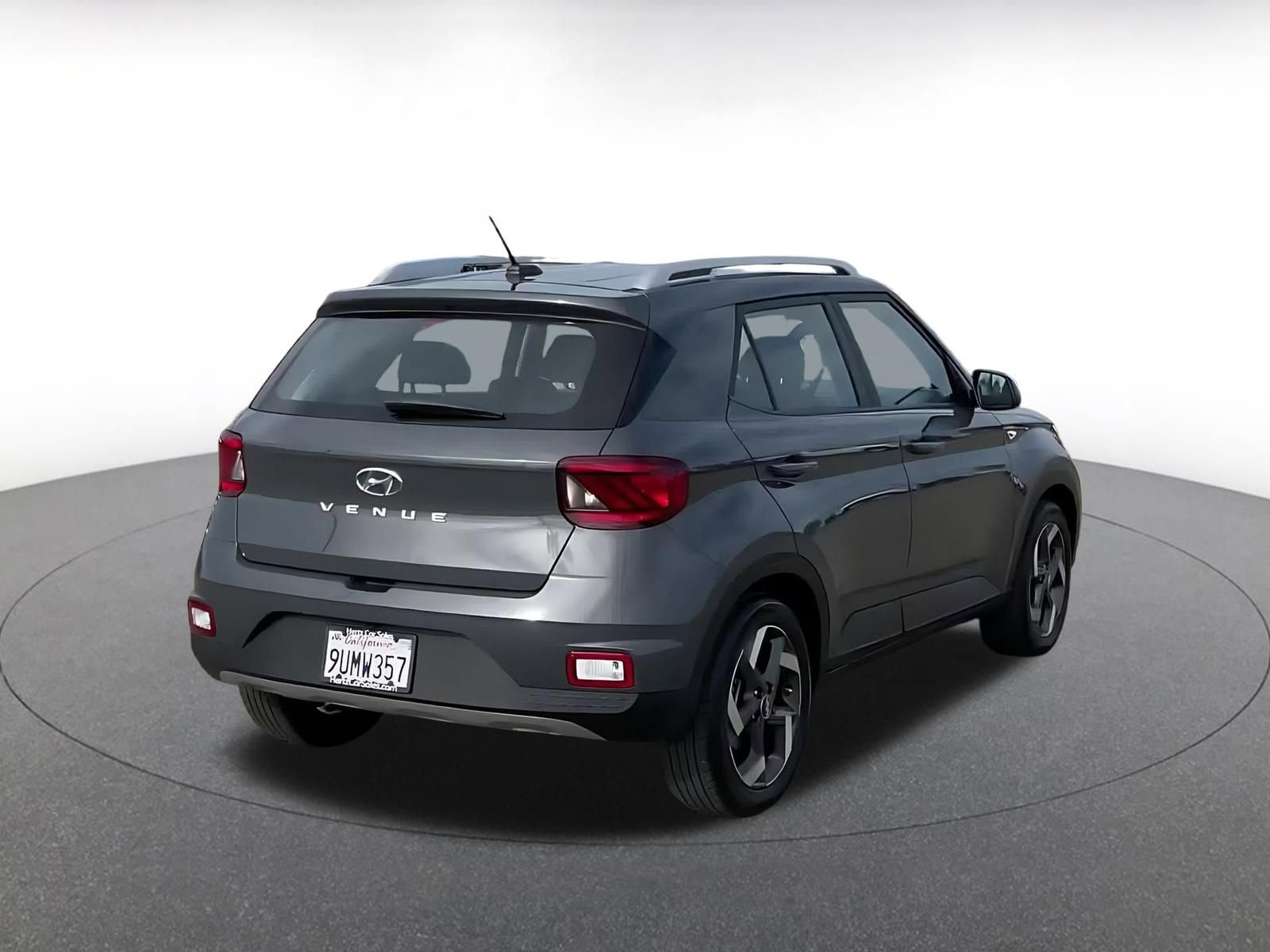 Used 2025 Hyundai Venue SEL image 14