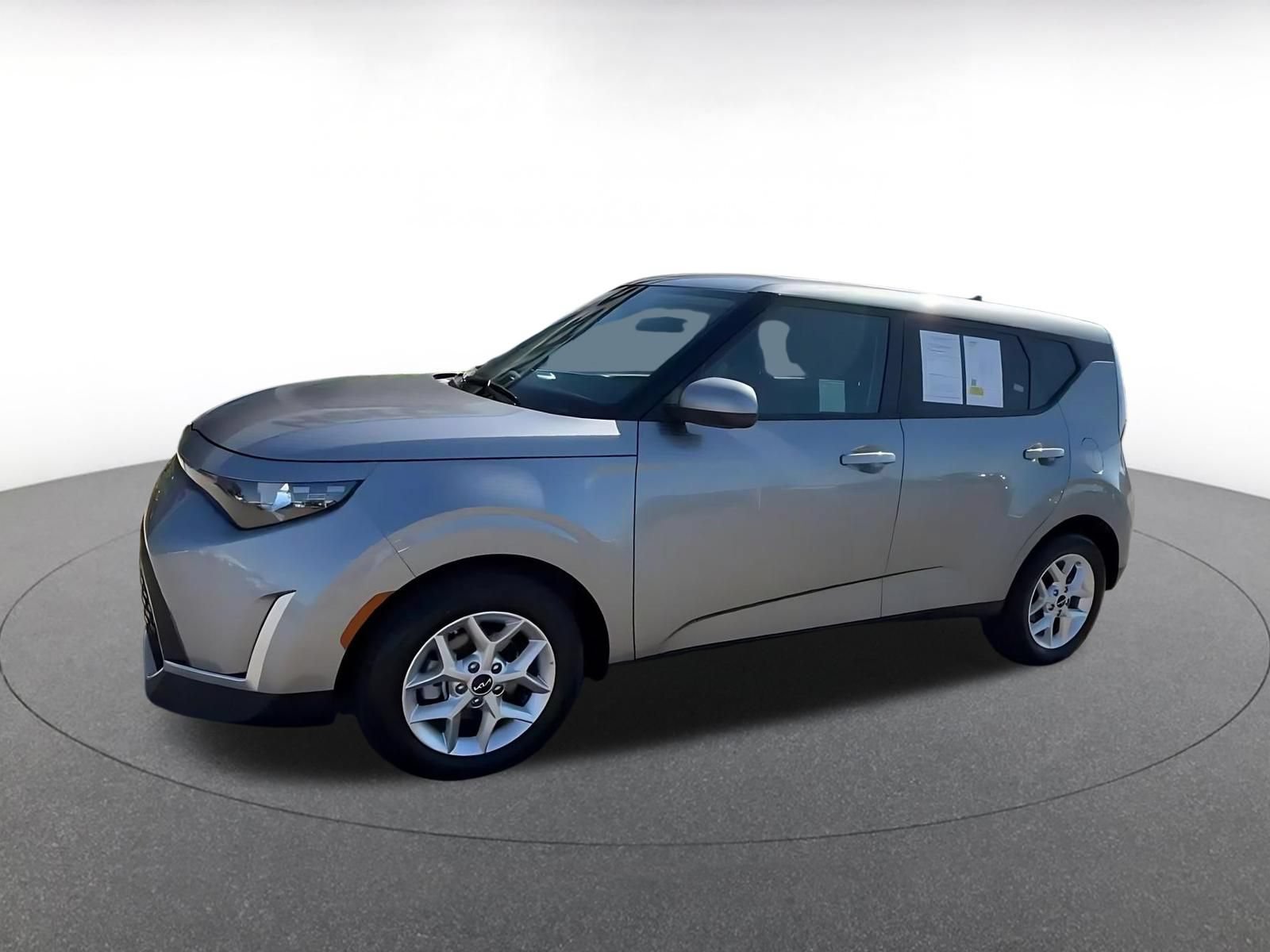 Used 2025 Kia Soul LX w/ LX Technology Package FWD image 6
