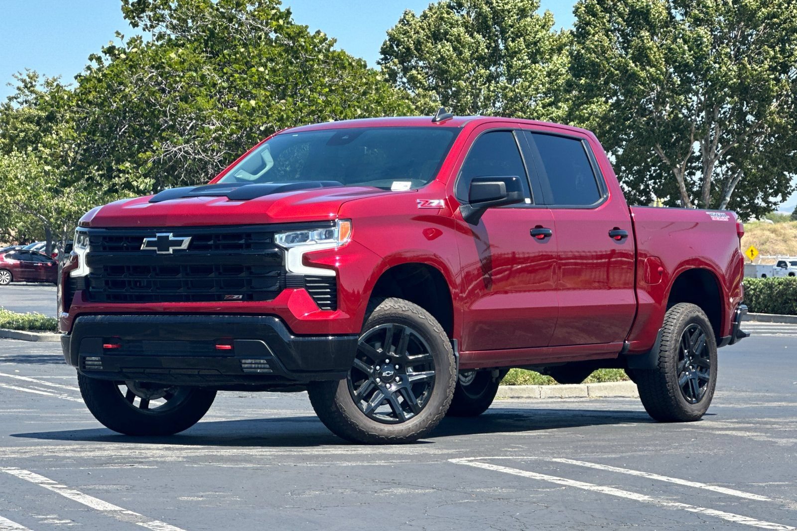 Used 2025 Chevrolet Silverado 1500 LT Trail Boss w/ Convenience Package II AWD/4WD image 8