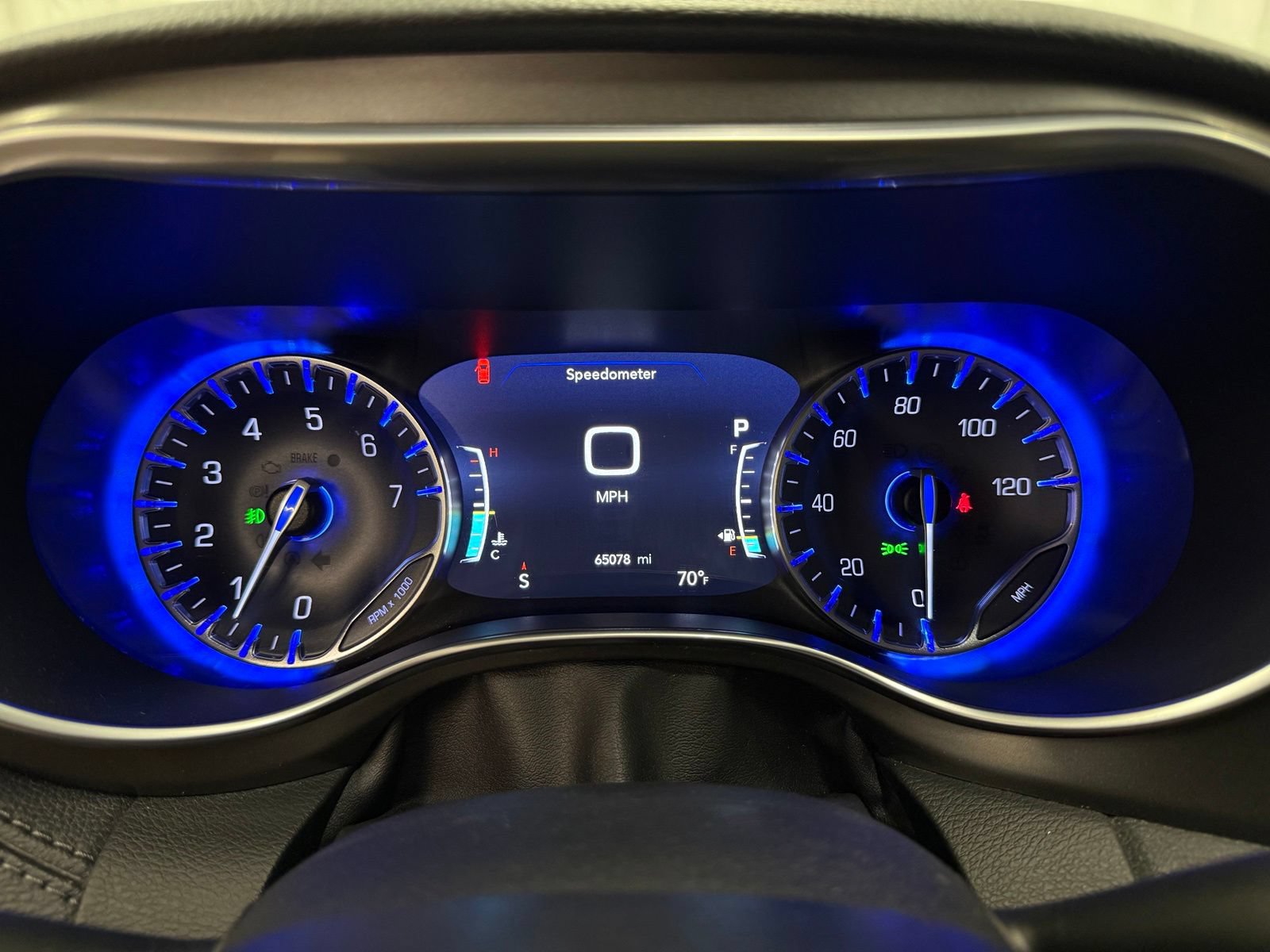 Used 2019 Chrysler Pacifica Limited w/ Tire & Wheel Group FWD image 14