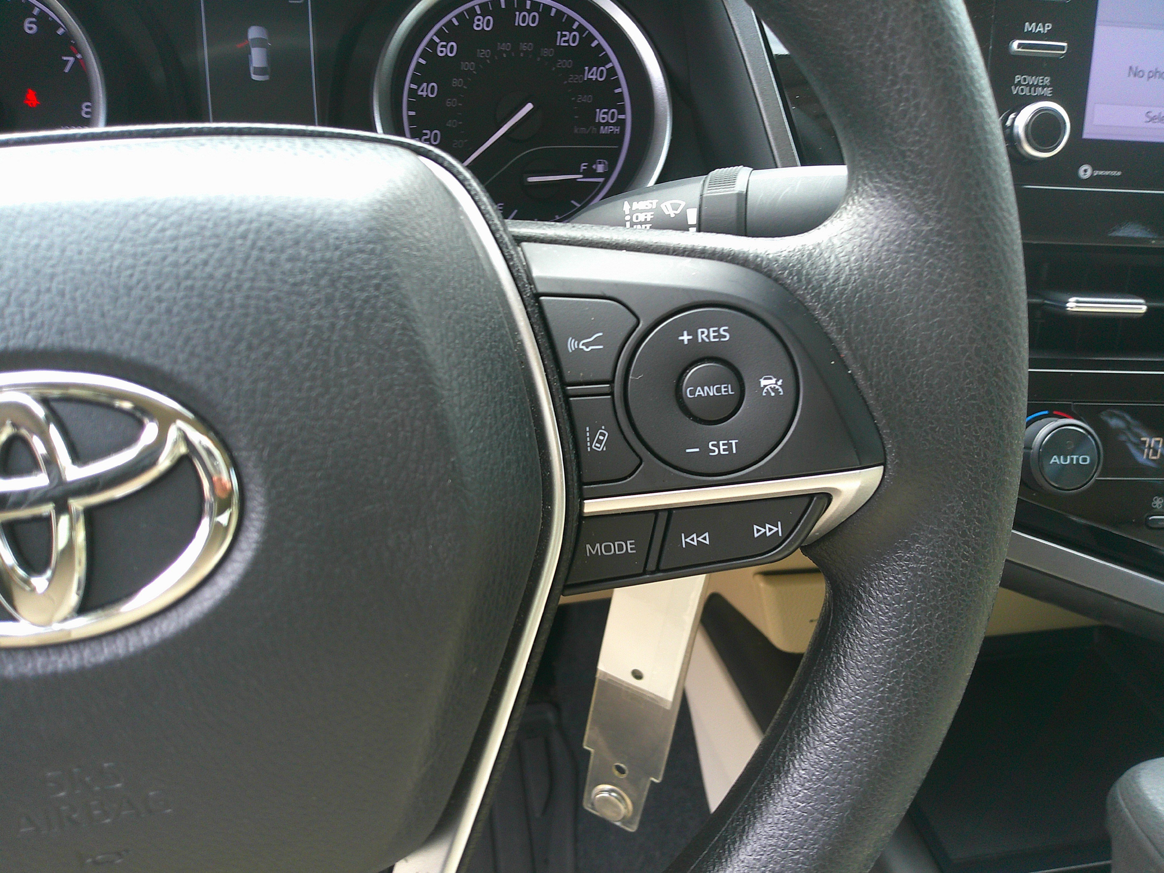 Used 2023 Toyota Camry LE image 21