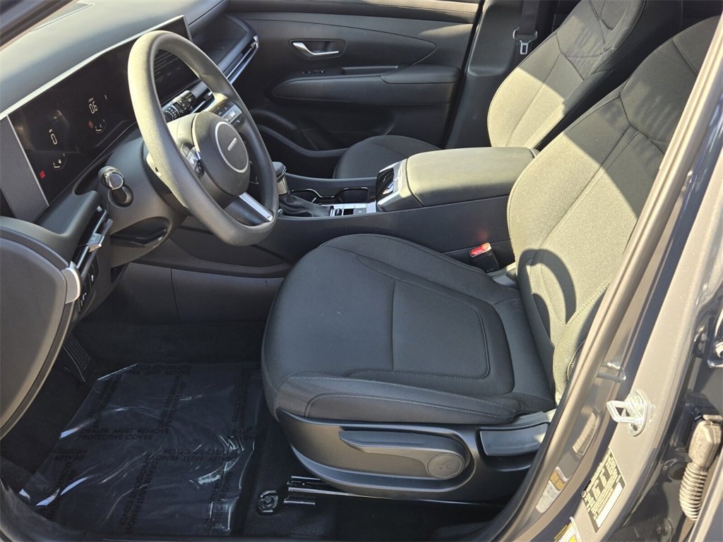 Certified 2025 Hyundai Tucson SE image 11