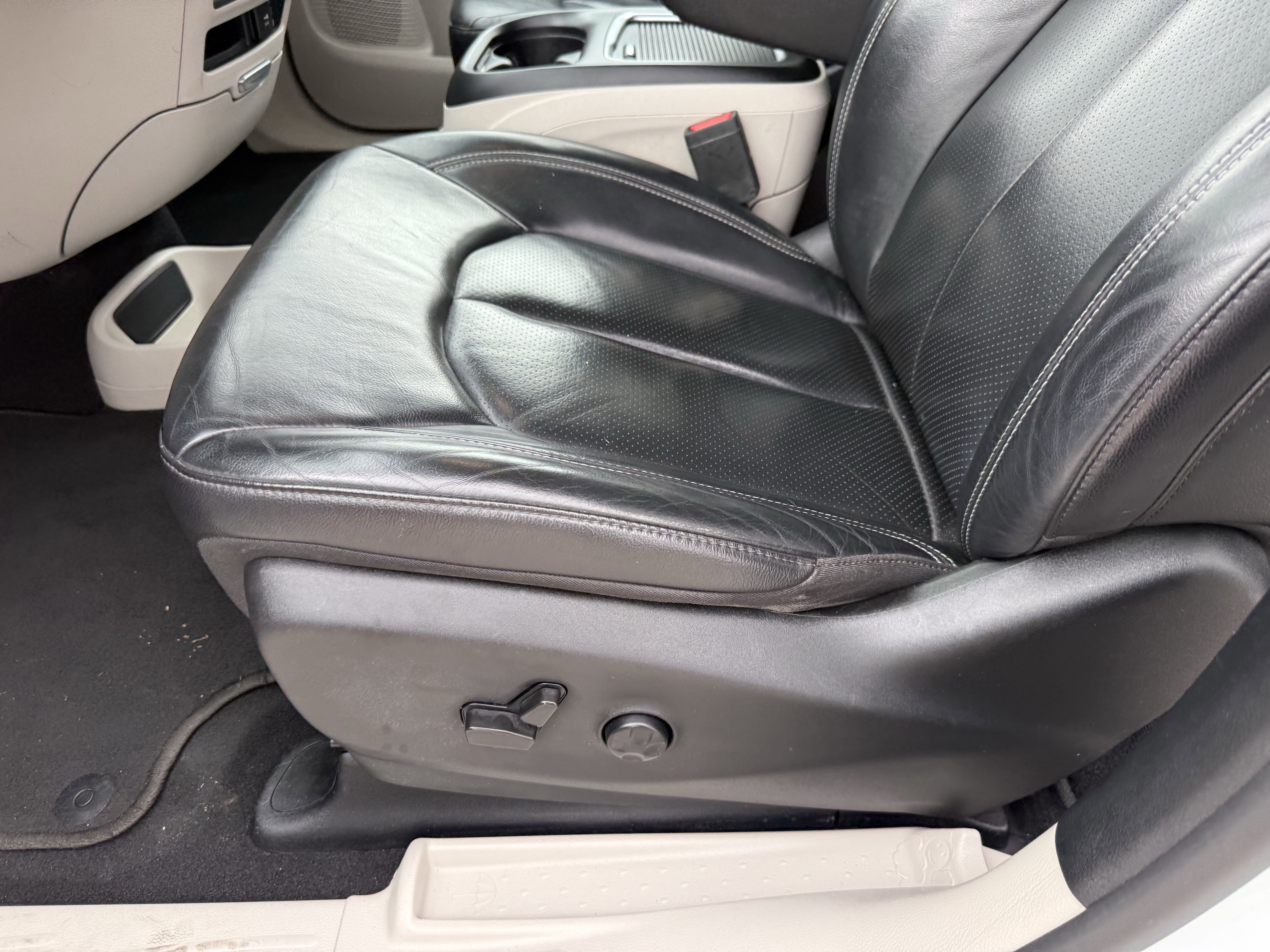 Used 2022 Chrysler Pacifica Touring-L image 29