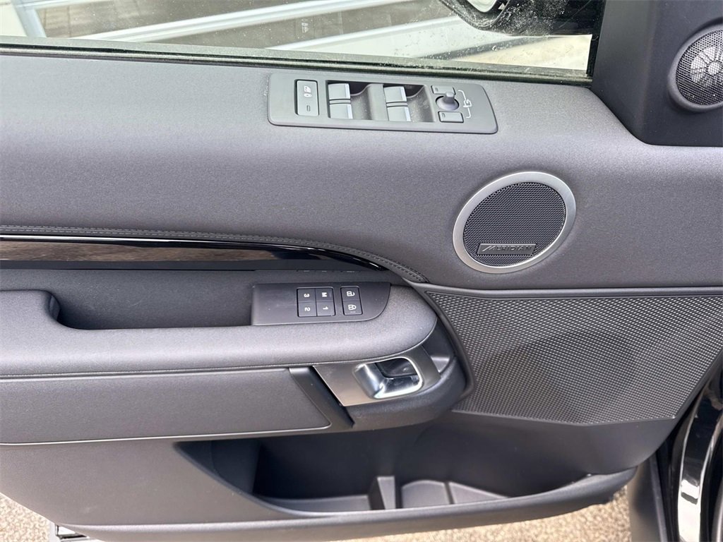 New 2026 Land Rover Discovery S image 18