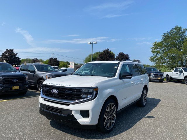 New 2027 Ford Expedition Platinum w/ Platinum Ultimate Package AWD/4WD image 3
