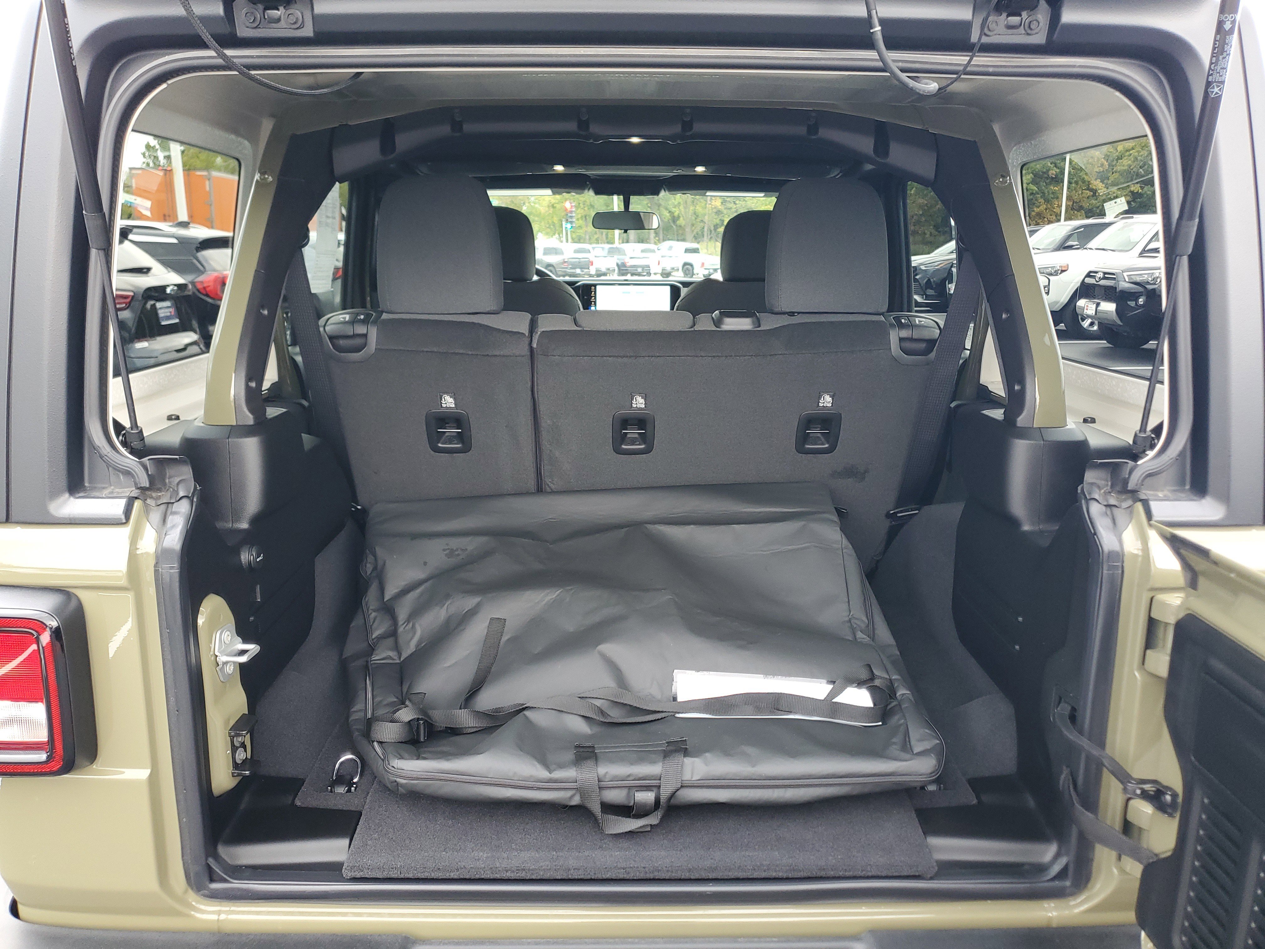 Used 2025 Jeep Wrangler Sport image 6