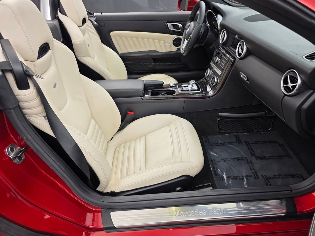 Used 2016 Mercedes-Benz SLK 300 image 27