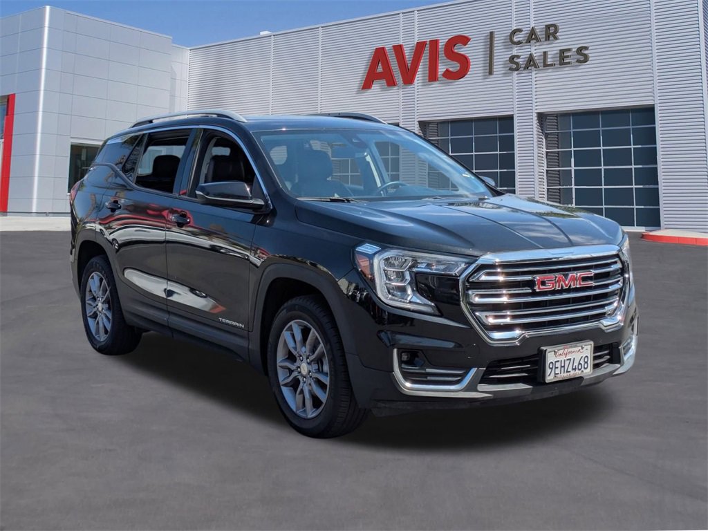 Used 2023 GMC Terrain SLT image 3