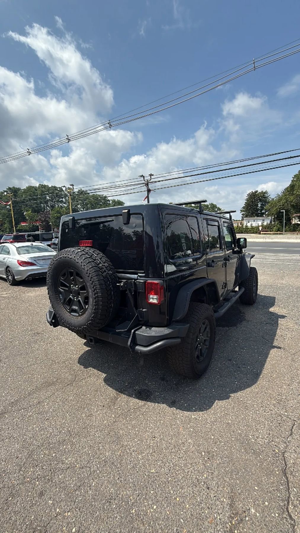 Used 2016 Jeep Wrangler Unlimited Sahara image 4