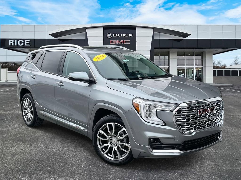 Used 2024 GMC Terrain Denali w/ Denali Premium Package image 1