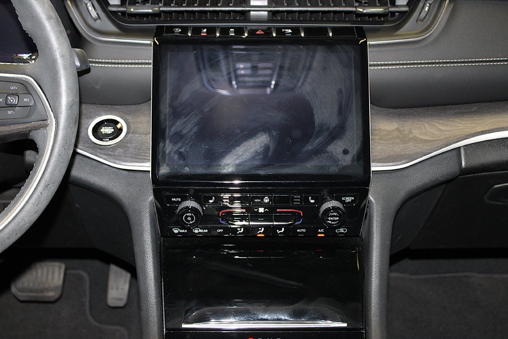 Certified 2023 Jeep Grand Cherokee L Limited AWD/4WD image 14