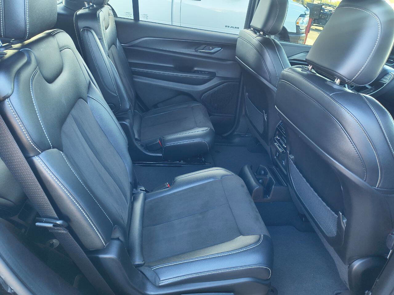 Used 2024 Jeep Grand Cherokee L Altitude image 28