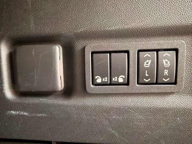 Used 2024 Chevrolet Suburban High Country AWD/4WD image 11