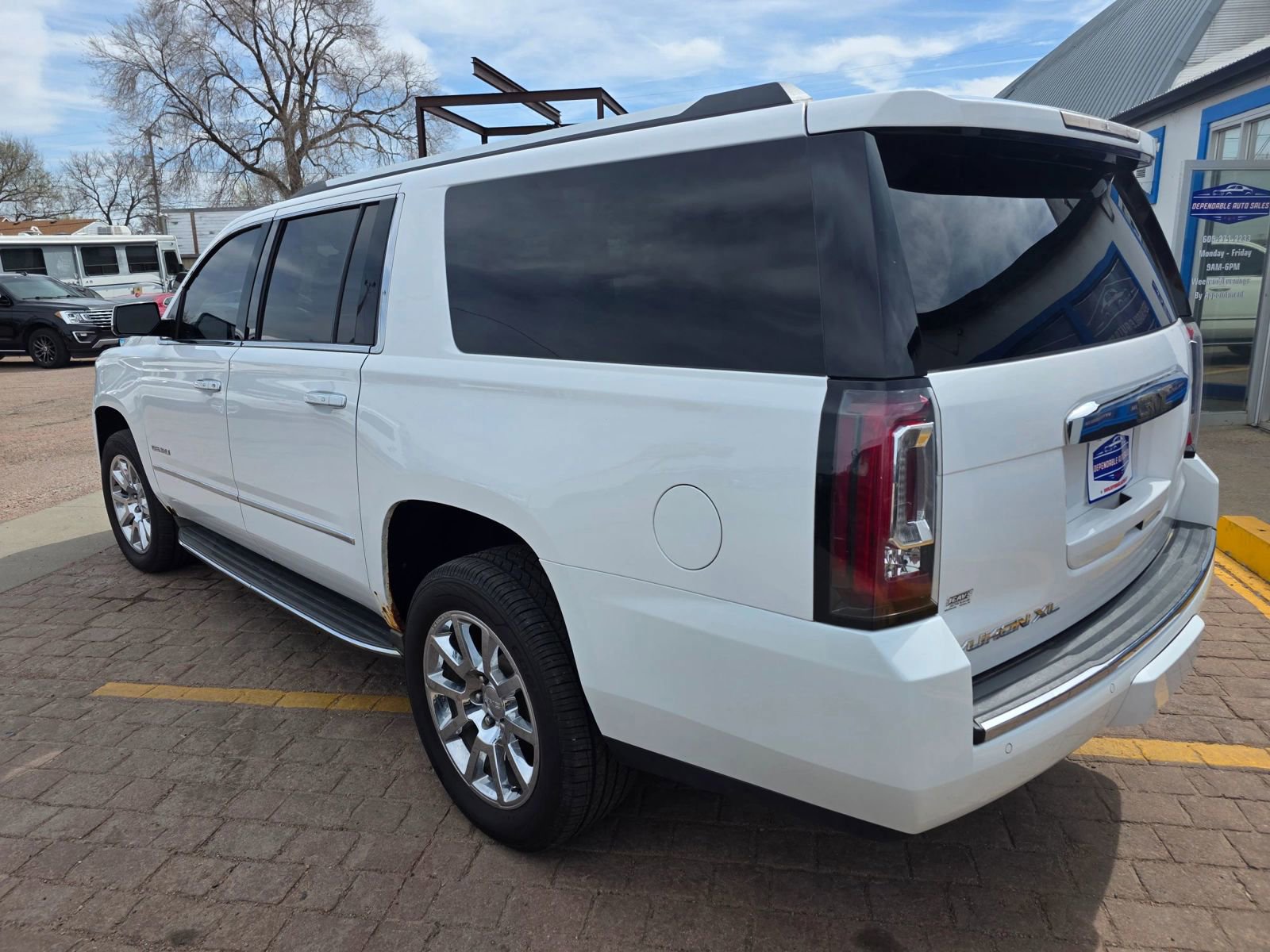 Used 2015 GMC Yukon XL Denali w/ Open Road Package AWD/4WD image 6