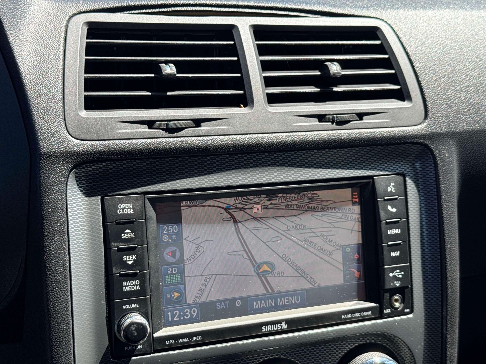 Used 2014 Dodge Challenger R/T RWD image 9