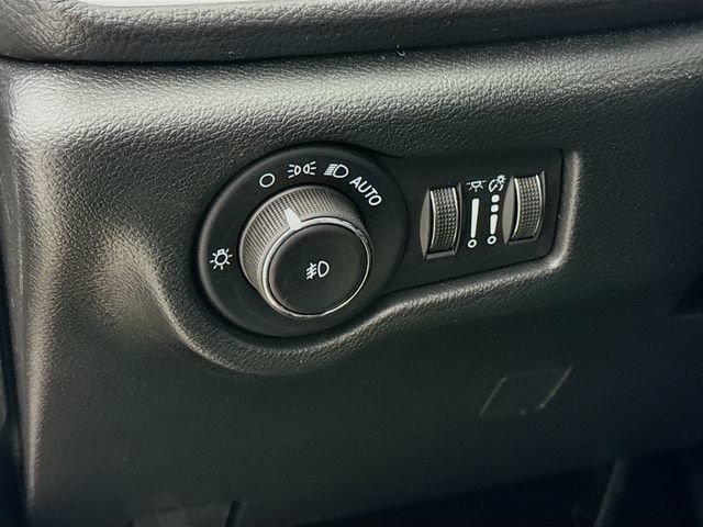New 2026 Chrysler Pacifica Select w/ S Appearance Package FWD image 10