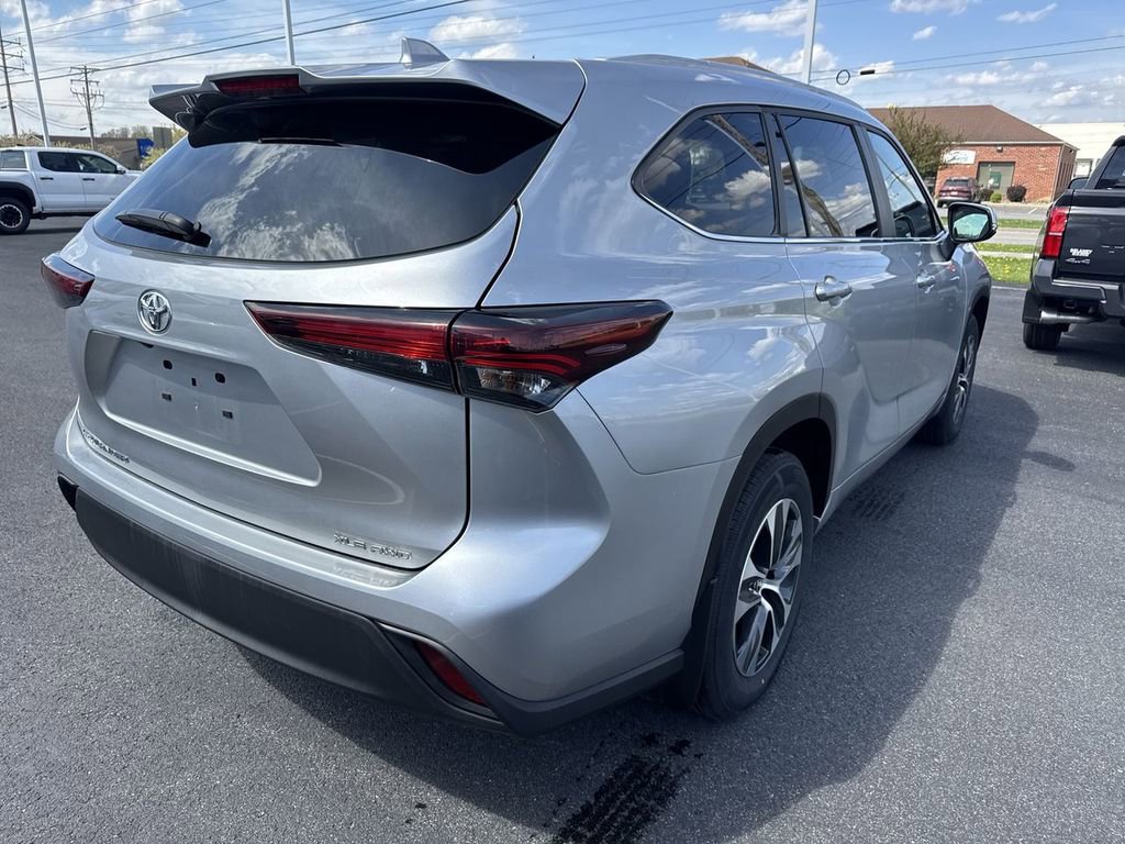 Used 2025 Toyota Highlander XLE AWD/4WD image 8
