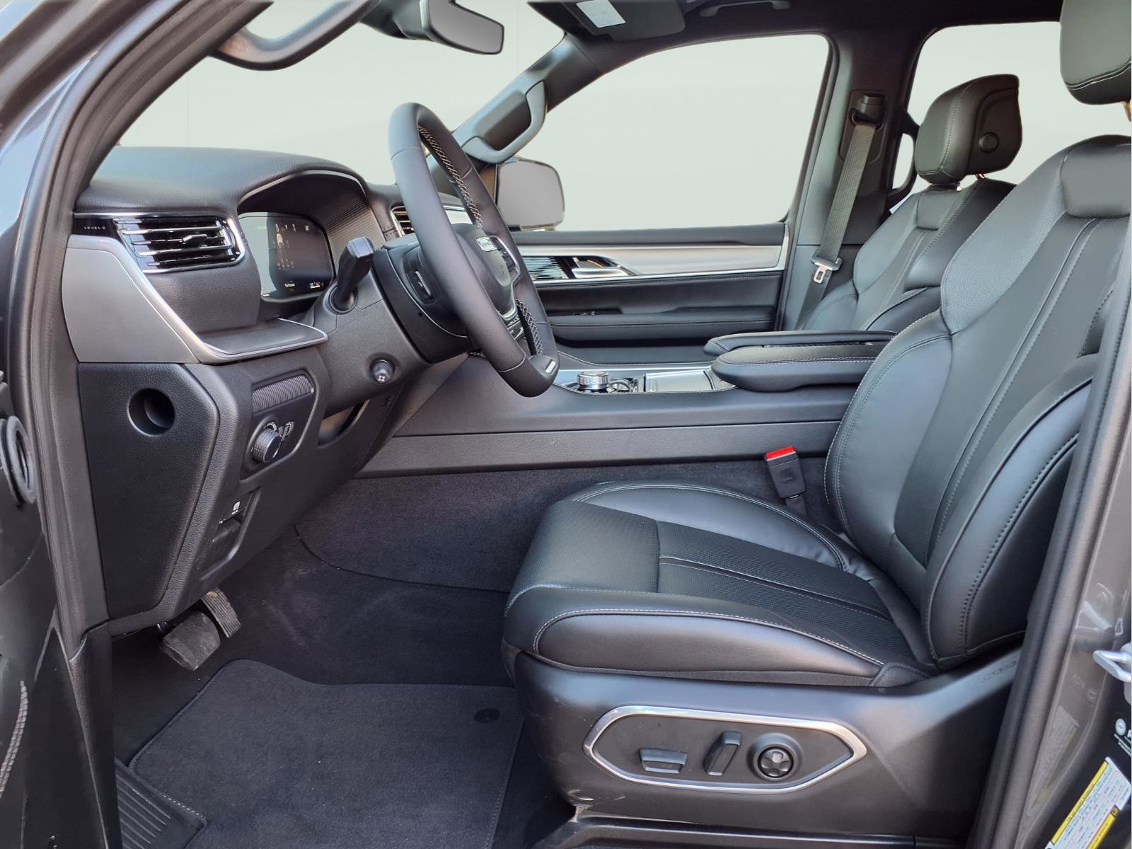 New 2026 Jeep Grand Wagoneer 2WD image 7