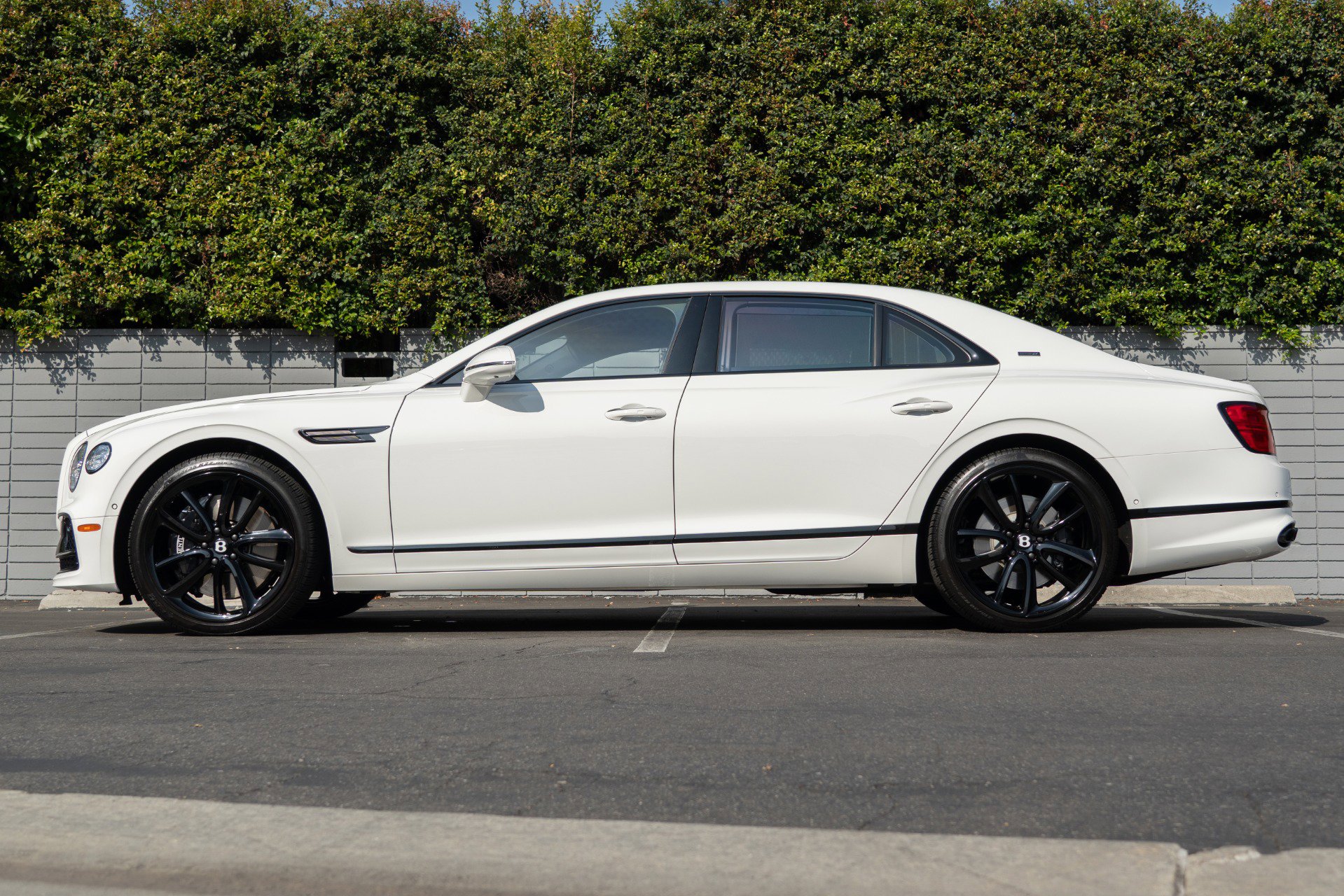 Used 2024 Bentley Flying Spur V8 image 23