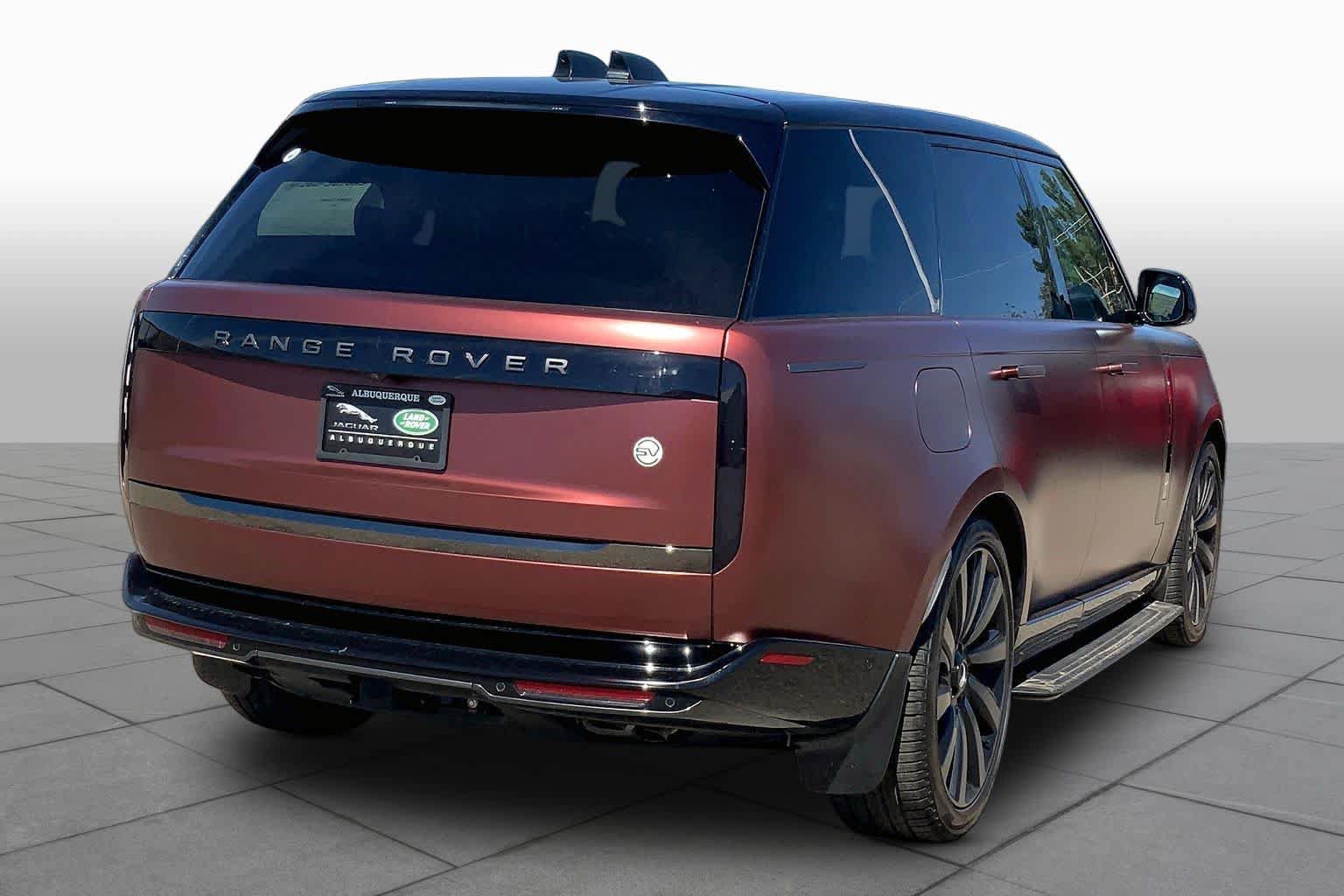 Used 2024 Land Rover Range Rover SV AWD/4WD image 12