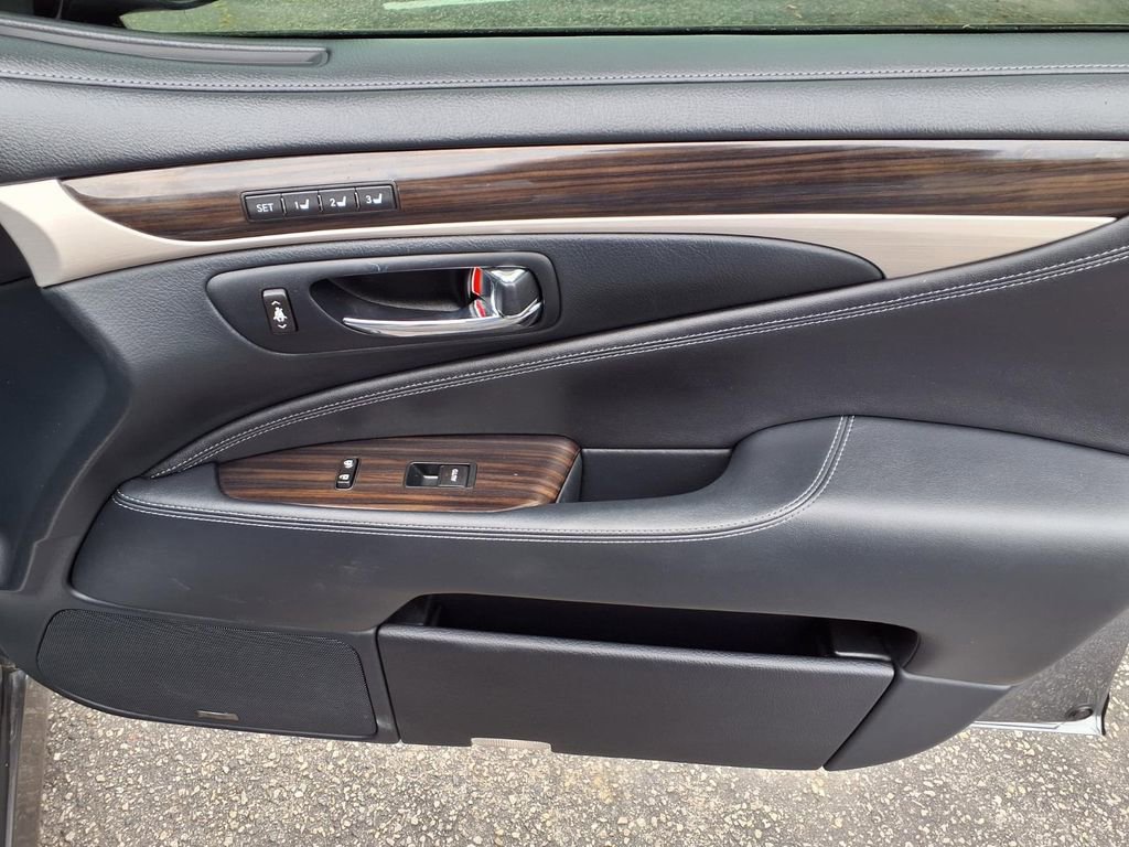 Used 2013 Lexus LS 460 w/ Comfort Pkg RWD image 5