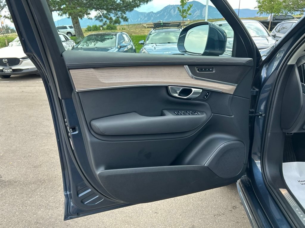 Used 2025 Volvo XC90 B6 Plus AWD/4WD image 23